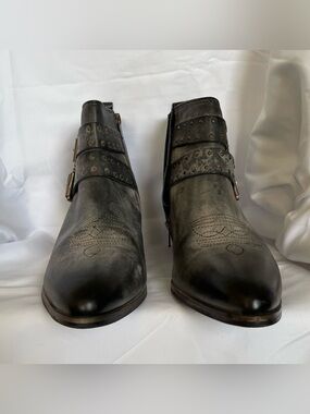 Roan by Bed Stu Ville Ankle Booties in  distressed black/grey Size 10